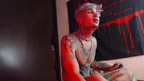 david guzman i model independenthelp me with a thumbs up online show from 02-11-25, 02:14