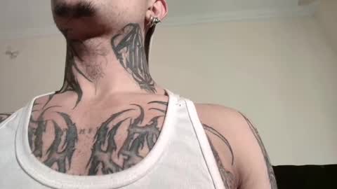 david guzman i model independenthelp me with a thumbs up online show from 03-03-25, 12:59