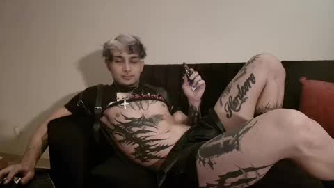 david guzman i model independenthelp me with a thumbs up online show from 03-05-25, 02:25