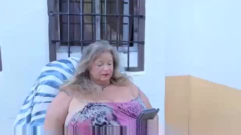 vampwoman online show from 10-04-25, 07:06