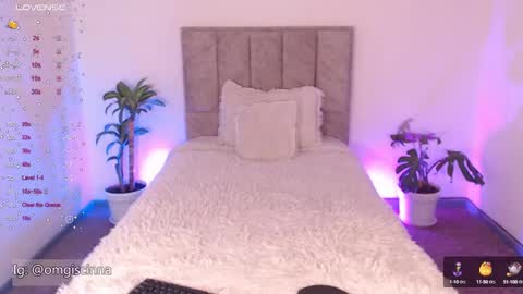 Snapshot of vampy__cinna chatting on 02-19-25, 04:22 Cinnamon online show from 02-19-25, 04:22