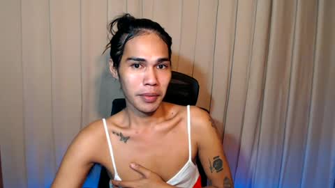 Snapshot of vampy_ebony_laxine chatting on 06-20-26, 12:08 vampy_ebony_laxine online show from 06-20-26, 12:08