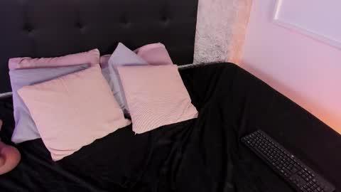 Van  online show from 02-19-26, 09:33