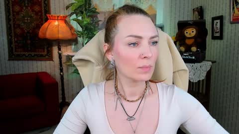 Snapshot of vandarossi chatting on 12-15-24, 01:32 Vanda online show from 12-15-24, 01:32