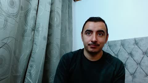 Snapshot of vanderheyl chatting on 12-19-24, 02:12 vanderheyl online show from 12-19-24, 02:12