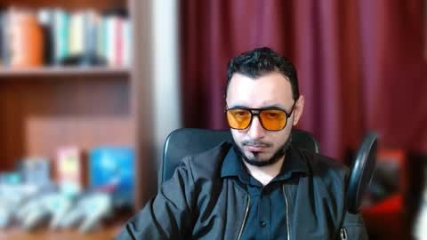 Snapshot of vanderheyl chatting on 03-11-25, 01:37 vanderheyl online show from 03-11-25, 01:37