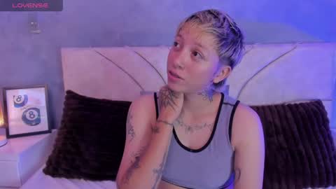 Snapshot of vane_grey chatting on 05-24-26, 07:19 vane_grey online show from 05-24-26, 07:19