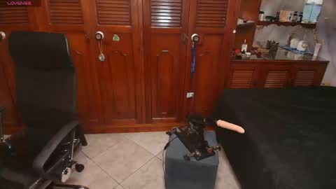 vane_latin18 online show from 05-15-26, 08:05