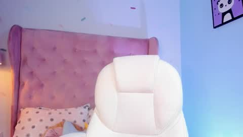 Snapshot of vanelope_evans_ chatting on 11-11-25, 01:00 vanelope_evans_ online show from 11-11-25, 01:00