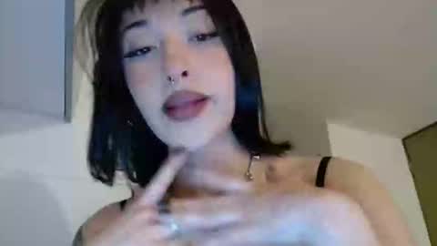 Snapshot of vanesaafoxx chatting on 02-06-26, 06:07 Vans online show from 02-06-26, 06:07