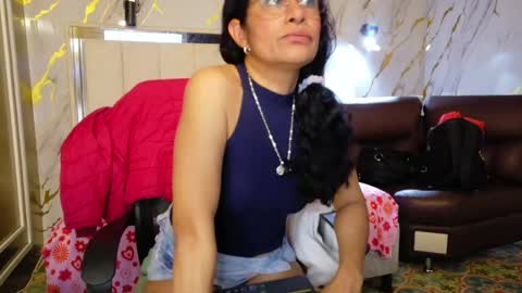 Snapshot of vanessa_7_ chatting on 04-20-26, 11:17 Vanessa online show from 04-20-26, 11:17