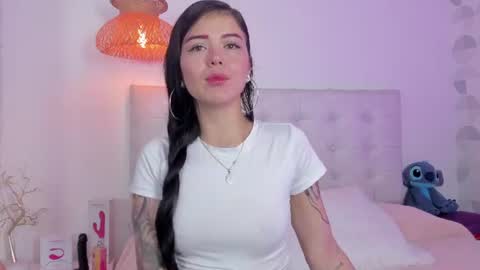 Snapshot of vanessa_cruz_18 chatting on 07-08-26, 11:09 Vane online show from 07-08-26, 11:09