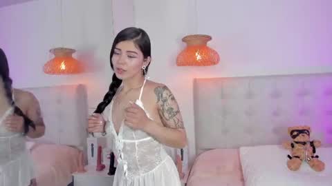 Snapshot of vanessa_cruz_18 chatting on 07-09-26, 10:14 Vane online show from 07-09-26, 10:14