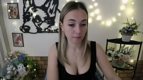 Snapshot of vanessa_joy_ chatting on 04-17-26, 08:17 Vanessa online show from 04-17-26, 08:17
