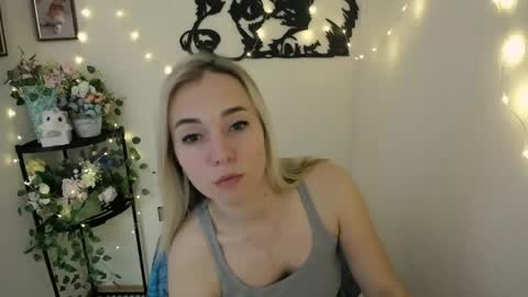 Snapshot of vanessa_joy_ chatting on 05-17-26, 09:06 Vanessa online show from 05-17-26, 09:06