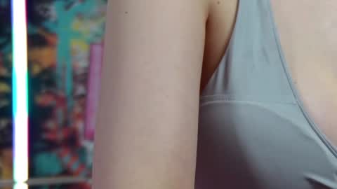 Snapshot of vanessa_love chatting on 01-25-25, 01:52 Vanessa online show from 01-25-25, 01:52