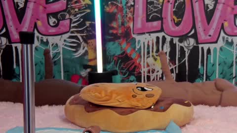 Snapshot of vanessa_love chatting on 02-05-25, 09:36 Vanessa online show from 02-05-25, 09:36