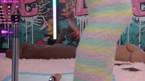 Snapshot of vanessa_love chatting on 02-09-25, 10:09 Vanessa online show from 02-09-25, 10:09