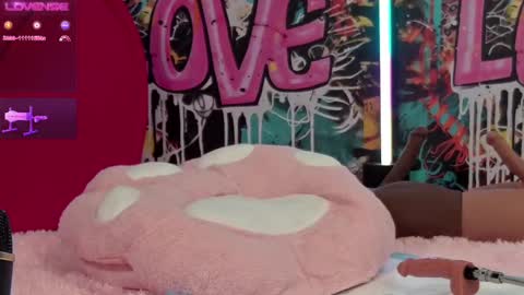 Snapshot of vanessa_love chatting on 02-22-25, 05:13 Vanessa online show from 02-22-25, 05:13