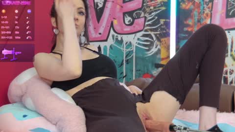 Snapshot of vanessa_love chatting on 03-06-25, 03:35 Vanessa online show from 03-06-25, 03:35