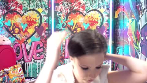 Snapshot of vanessa_love chatting on 10-27-25, 03:49 Vanessa online show from 10-27-25, 03:49