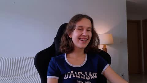 Snapshot of vanessabayer chatting on 12-13-24, 01:48 vanessa online show from 12-13-24, 01:48