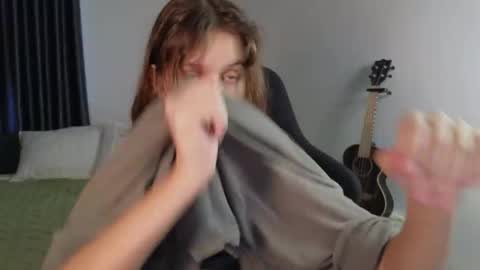 Snapshot of vanessabayer chatting on 09-15-25, 12:43 vanessa online show from 09-15-25, 12:43