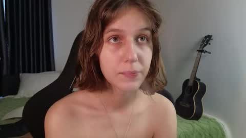 Snapshot of vanessabayer chatting on 09-17-25, 02:24 vanessa online show from 09-17-25, 02:24