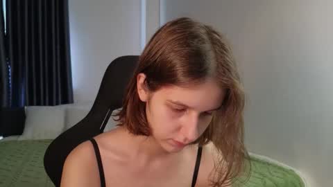 Snapshot of vanessabayer chatting on 09-20-25, 05:52 vanessa online show from 09-20-25, 05:52