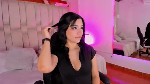 vanessaduval online show from 11-09-25, 04:22
