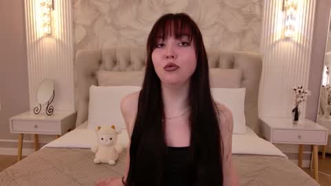 Vanessa online show from 10-20-25, 03:23