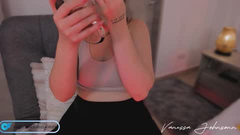 vanessajohnsonn online show from 10-14-25, 09:15