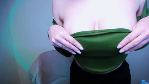 Vanessa online show from 12-15-24, 05:34