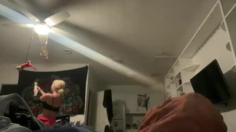 vanessaluvs2play online show from 04-22-26, 09:44