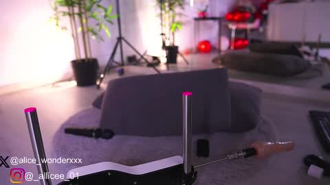 Vanessa Simon online show from 02-16-25, 10:10