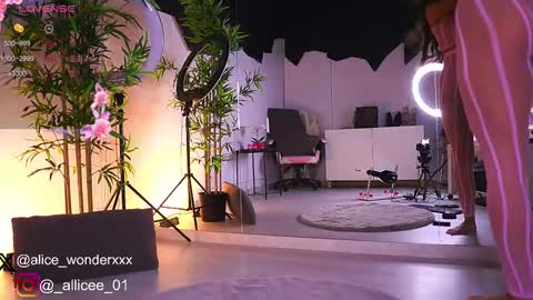 Vanessa Simon online show from 03-06-25, 06:19