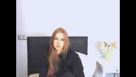 VanessaTrue online show from 12-19-25, 04:36