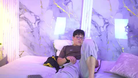 vanilla_hot_ online show from 10-12-25, 07:24