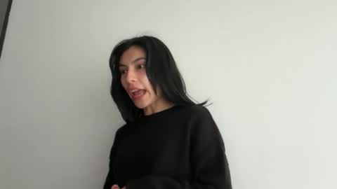 Snapshot of vanilla_velvet chatting on 04-15-26, 02:46 Annabet online show from 04-15-26, 02:46