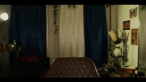Snapshot of vanilla_velvet chatting on 05-17-26, 04:03 Annabet online show from 05-17-26, 04:03
