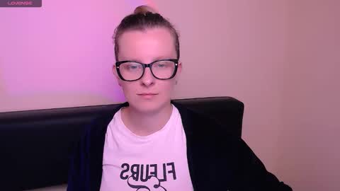 Mia online show from 10-25-25, 07:49