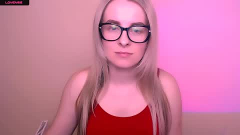 Mia online show from 05-05-26, 12:24