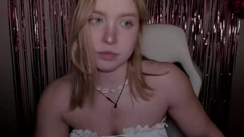 Snapshot of vanillalivitski chatting on 09-08-25, 04:06 Vanilla online show from 09-08-25, 04:06