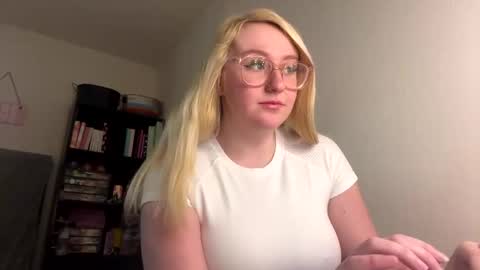 vanillapuddingpie online show from 01-07-25, 05:20