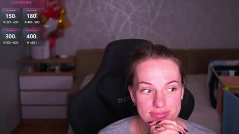 Snapshot of vanille_mystery chatting on 10-21-25, 04:51 Sophie online show from 10-21-25, 04:51