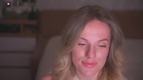 Snapshot of vanille_mystery chatting on 05-24-26, 10:04 Sophie online show from 05-24-26, 10:04