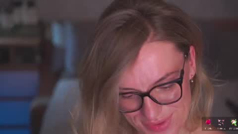 Snapshot of vanille_mystery chatting on 06-11-26, 12:32 Sophie online show from 06-11-26, 12:32
