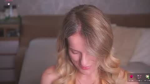 Snapshot of vanille_mystery chatting on 06-15-26, 10:01 Sophie online show from 06-15-26, 10:01