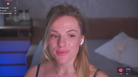 Snapshot of vanille_mystery chatting on 06-22-26, 03:25 Sophie online show from 06-22-26, 03:25