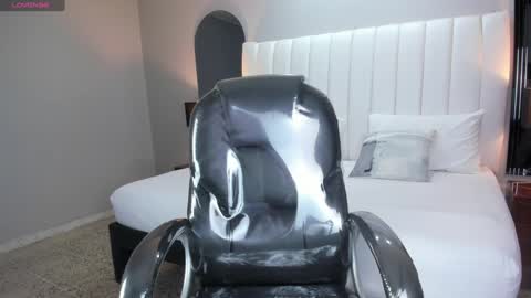 Snapshot of vanitysex chatting on 12-02-24, 11:34 Karine online show from 12-02-24, 11:34
